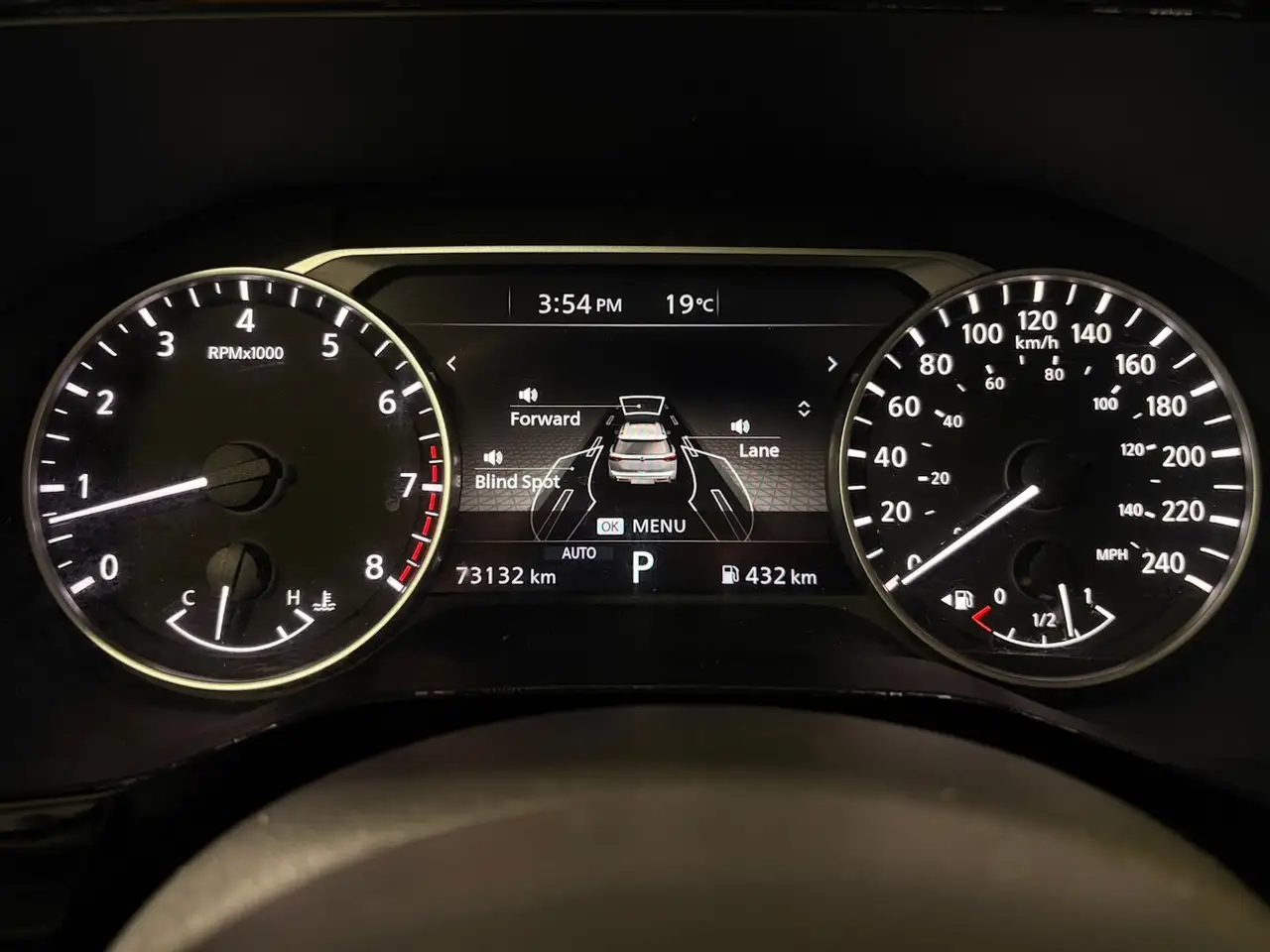 Nissan Pathfinder снимка Nissan Pathfinder