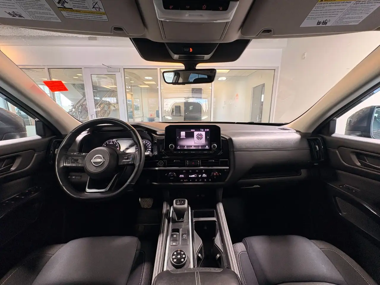 Nissan Pathfinder снимка Nissan Pathfinder