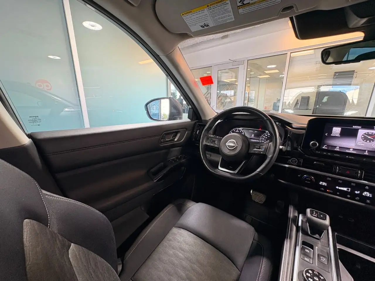 Nissan Pathfinder снимка Nissan Pathfinder