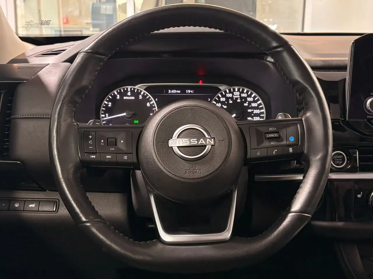 Nissan Pathfinder снимка Nissan Pathfinder