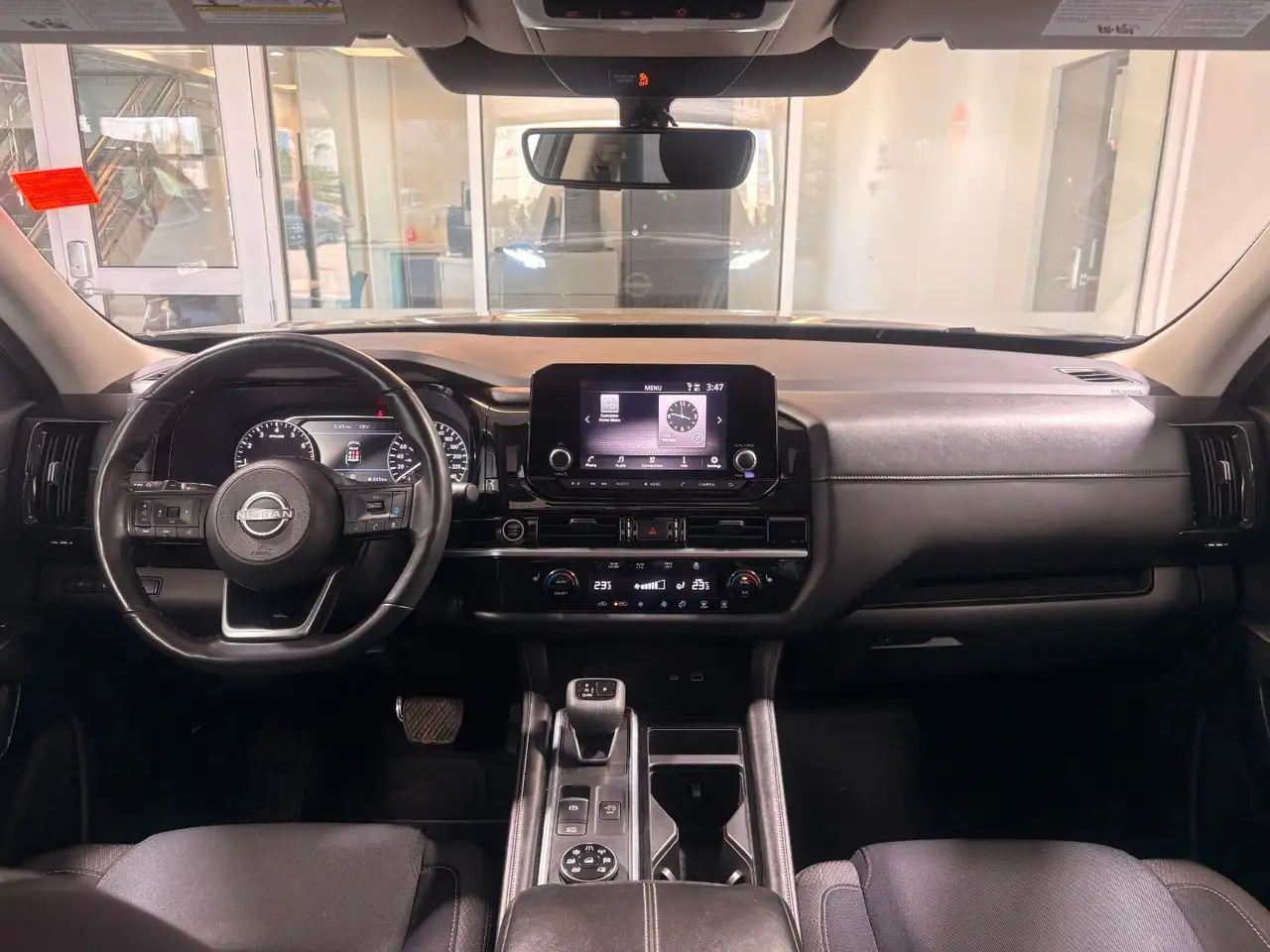Nissan Pathfinder снимка Nissan Pathfinder