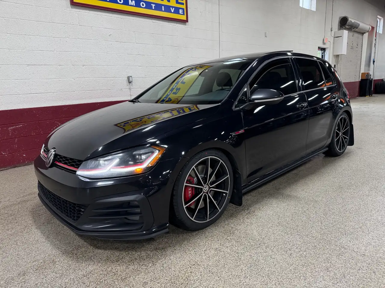 Volkswagen Golf GTI снимка Volkswagen Golf GTI