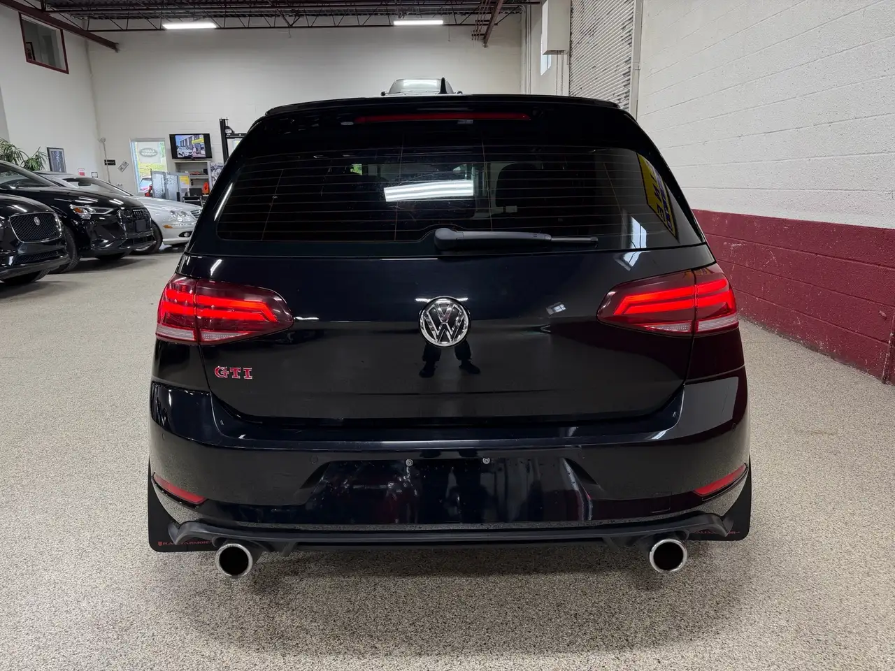 Volkswagen Golf GTI снимка Volkswagen Golf GTI