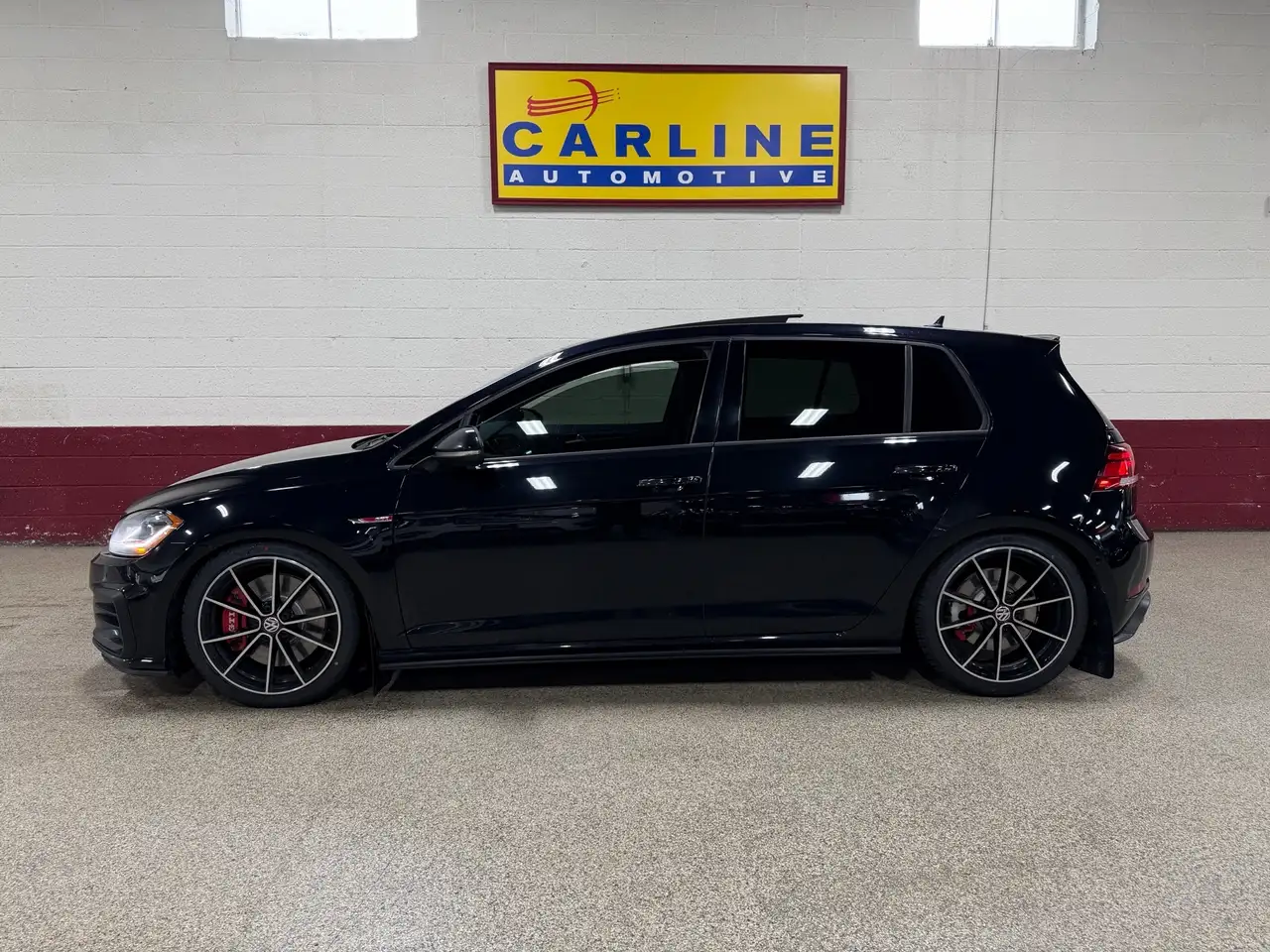 Volkswagen Golf GTI снимка Volkswagen Golf GTI