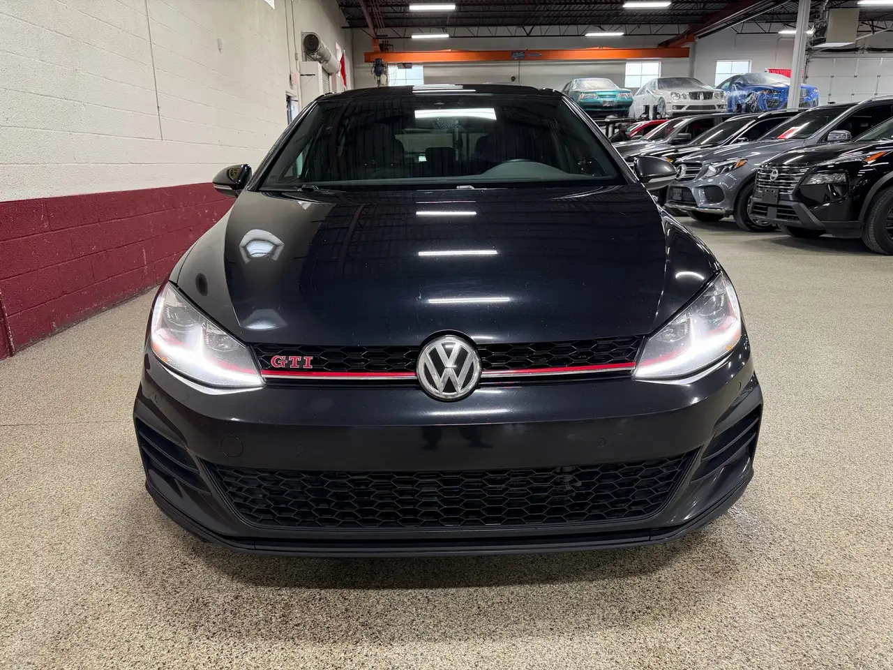 Volkswagen Golf GTI снимка Volkswagen Golf GTI