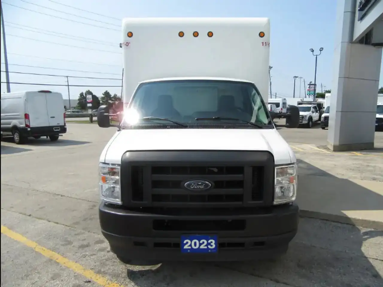 Ford E-450 снимка Ford E-450