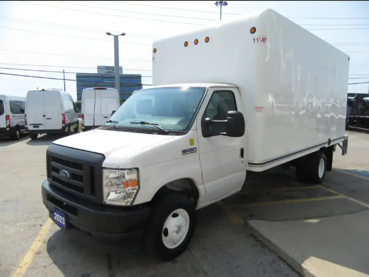 Ford E-450 снимка Ford E-450