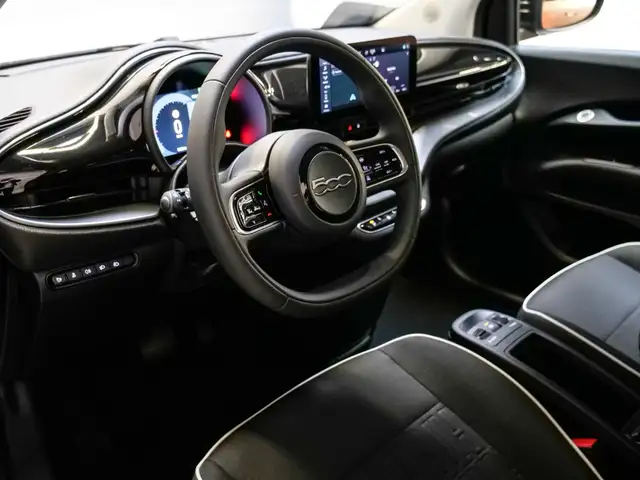 Fiat 500E view 5