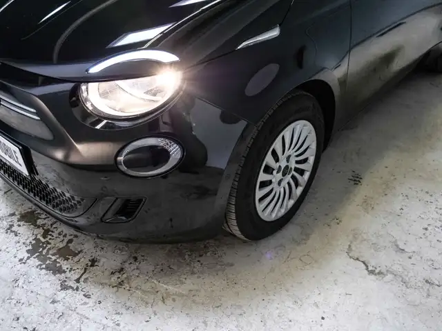 Fiat 500E view 3