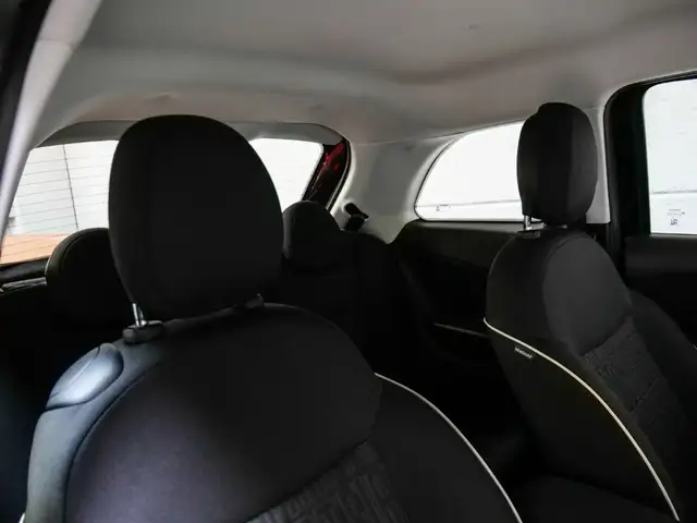Fiat 500E view 11