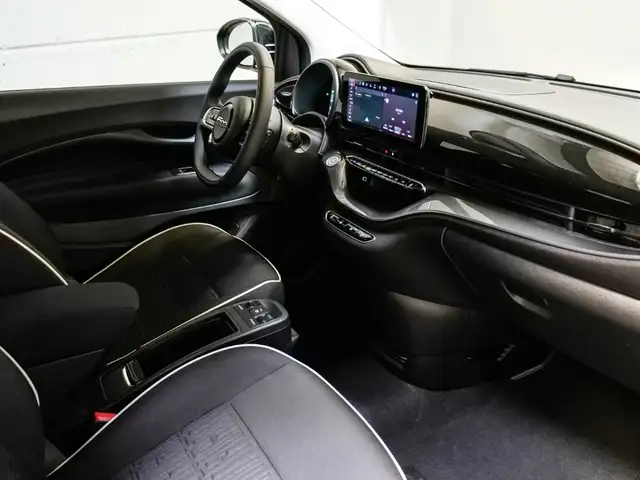 Fiat 500E view 9