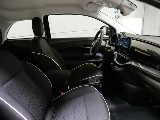 Fiat 500E view 10