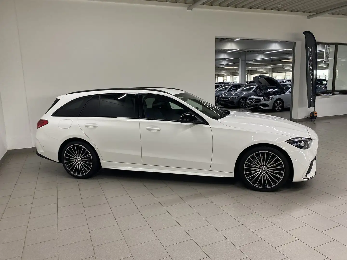 Mercedes-Benz C 200 T AMG+NIGHT+DISTR+MEMO+360°+AMBIENT+19"AMG Weiß - 2