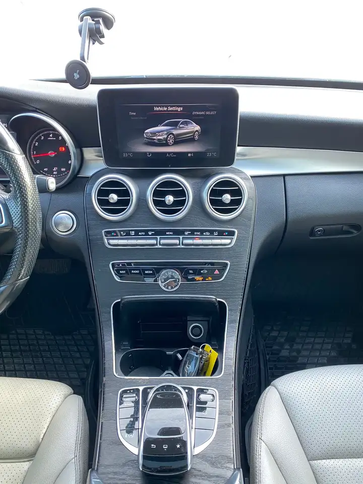 Mercedes-Benz C-Class снимка Mercedes-Benz C-Class