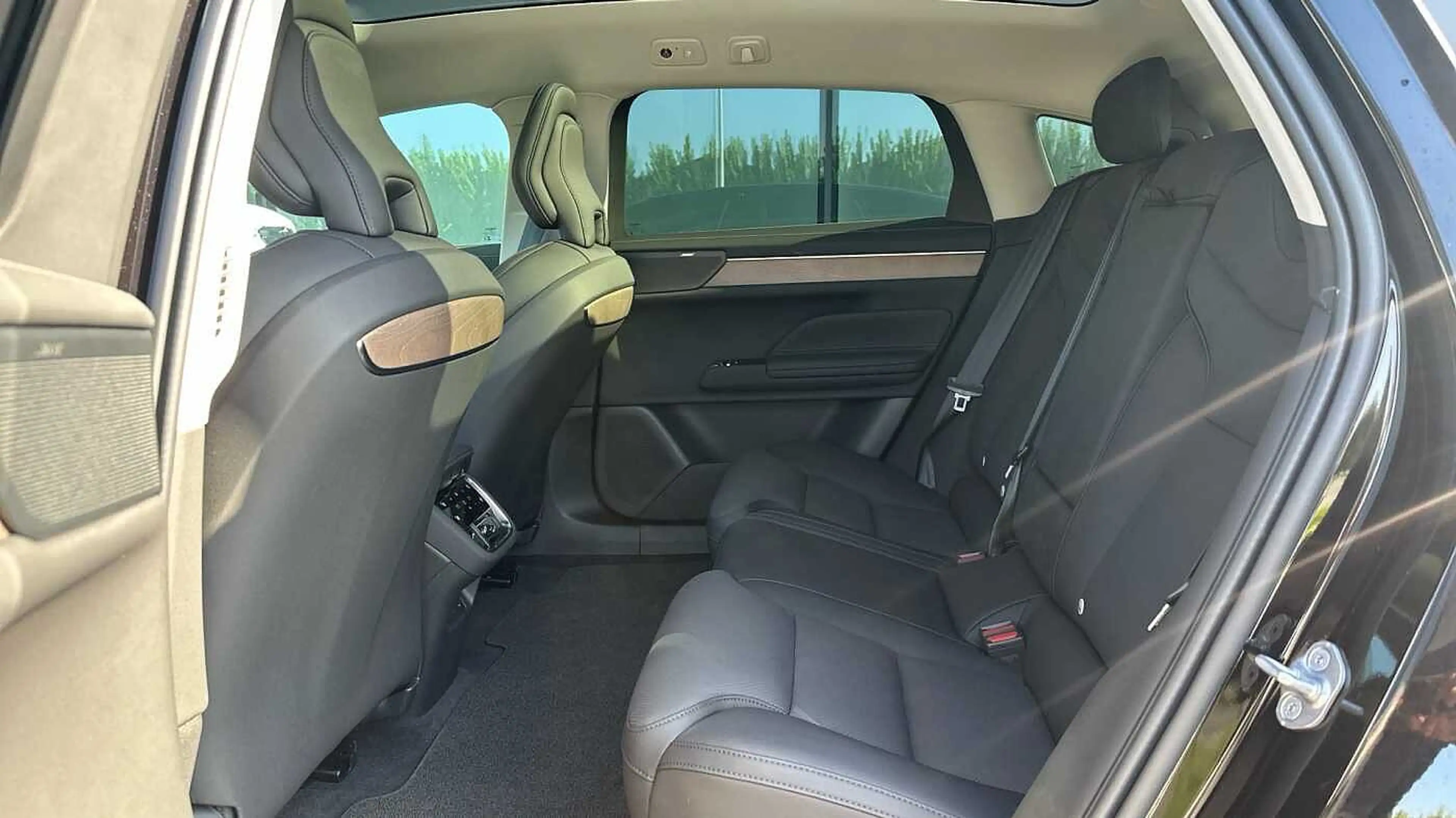 Volvo ES90 Plus Single Motor Extended Range | Geventileerde z — photo 7