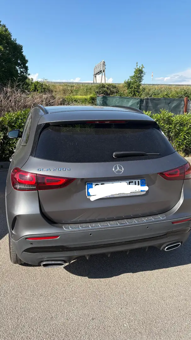 Mercedes-Benz GLA 200 d P - 2
