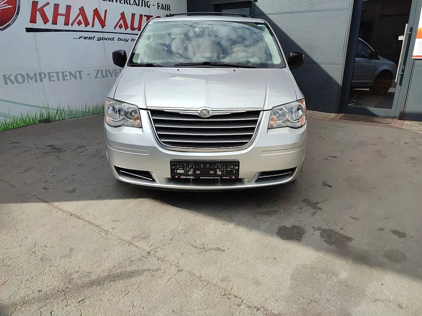 Chrysler Voyager Grand Voyager LX Business 2,8 CRD Aut. *7-Sitzer* Plateado - 2
