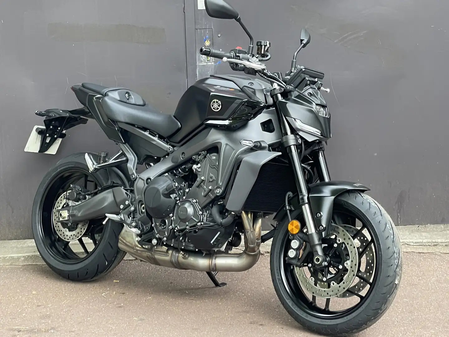 Yamaha MT-09 Noir - 1