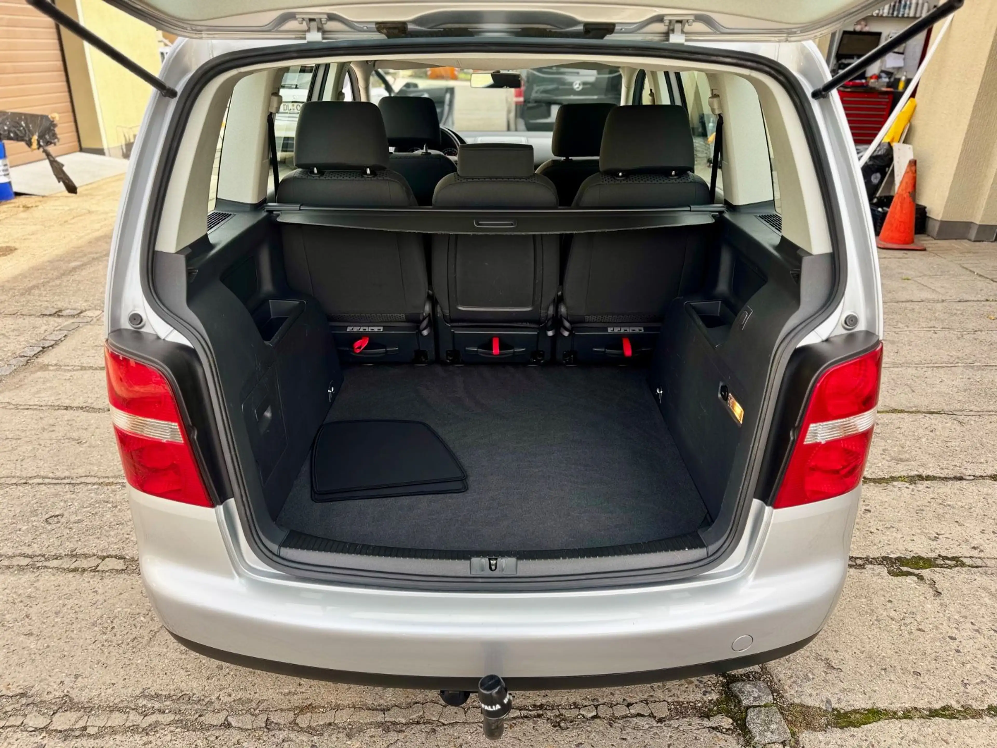 Volkswagen Touran 1.6 Conceptline-1.Hand-Rentnerfahrzeug — photo 15