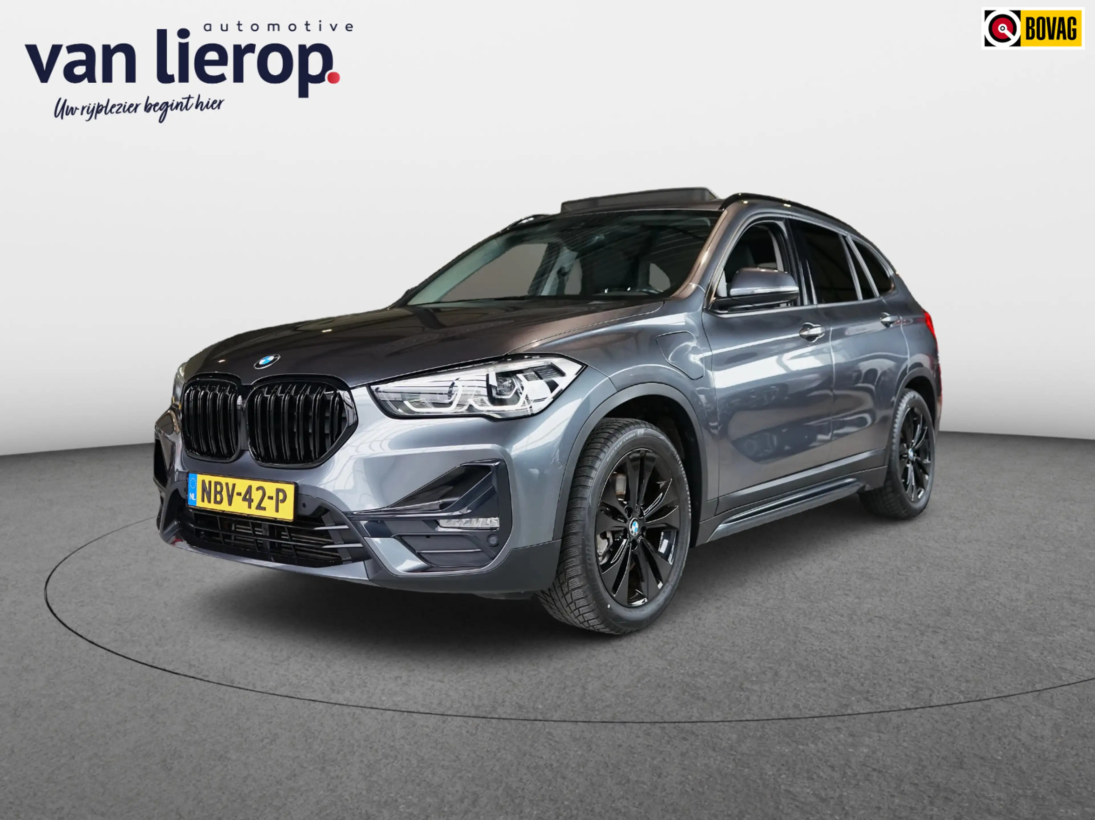 BMW X1 XDrive25e Sport Line PANO | LEDER | DEALER ONDERHO