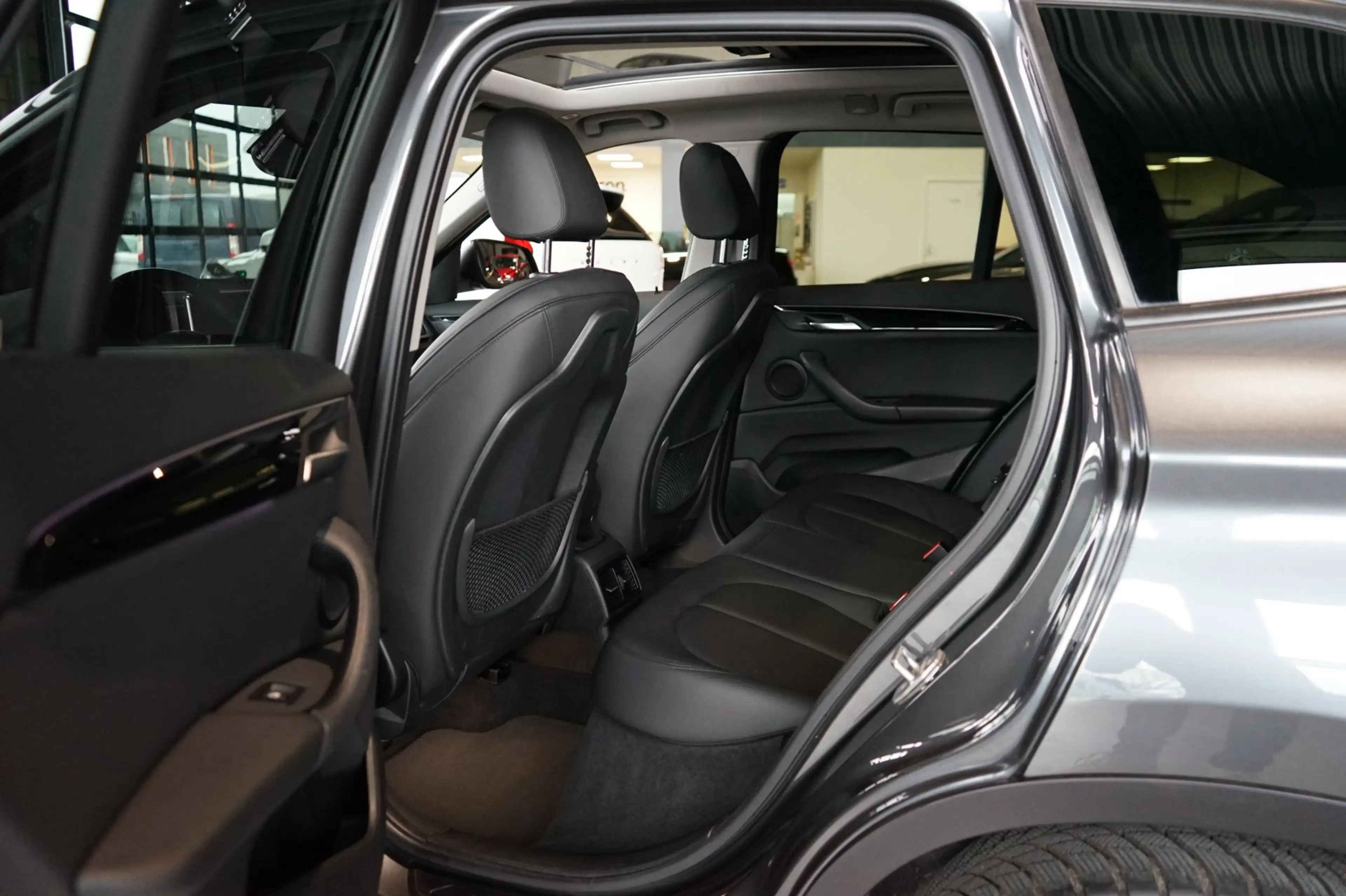 BMW X1 XDrive25e Sport Line PANO | LEDER | DEALER ONDERHO — photo 7