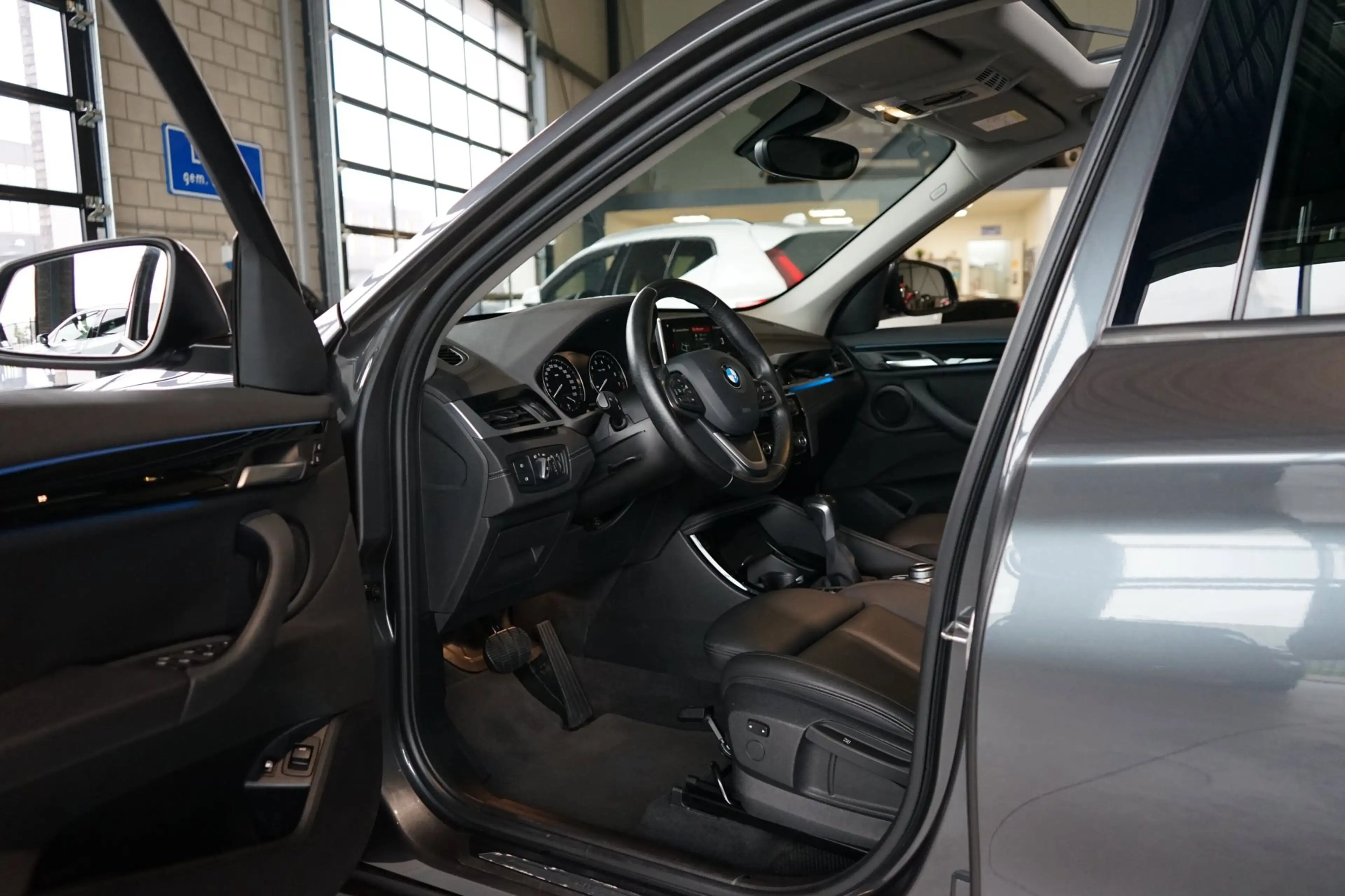 BMW X1 XDrive25e Sport Line PANO | LEDER | DEALER ONDERHO — photo 4
