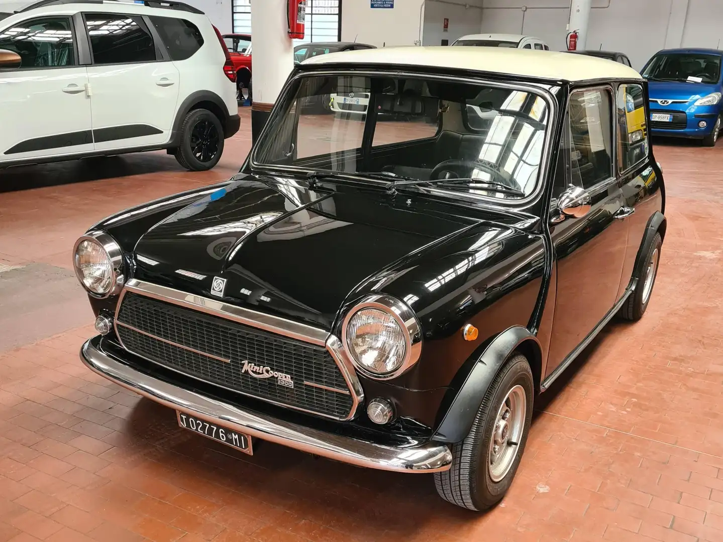 Innocenti Mini Cooper 1300 Schwarz - 2