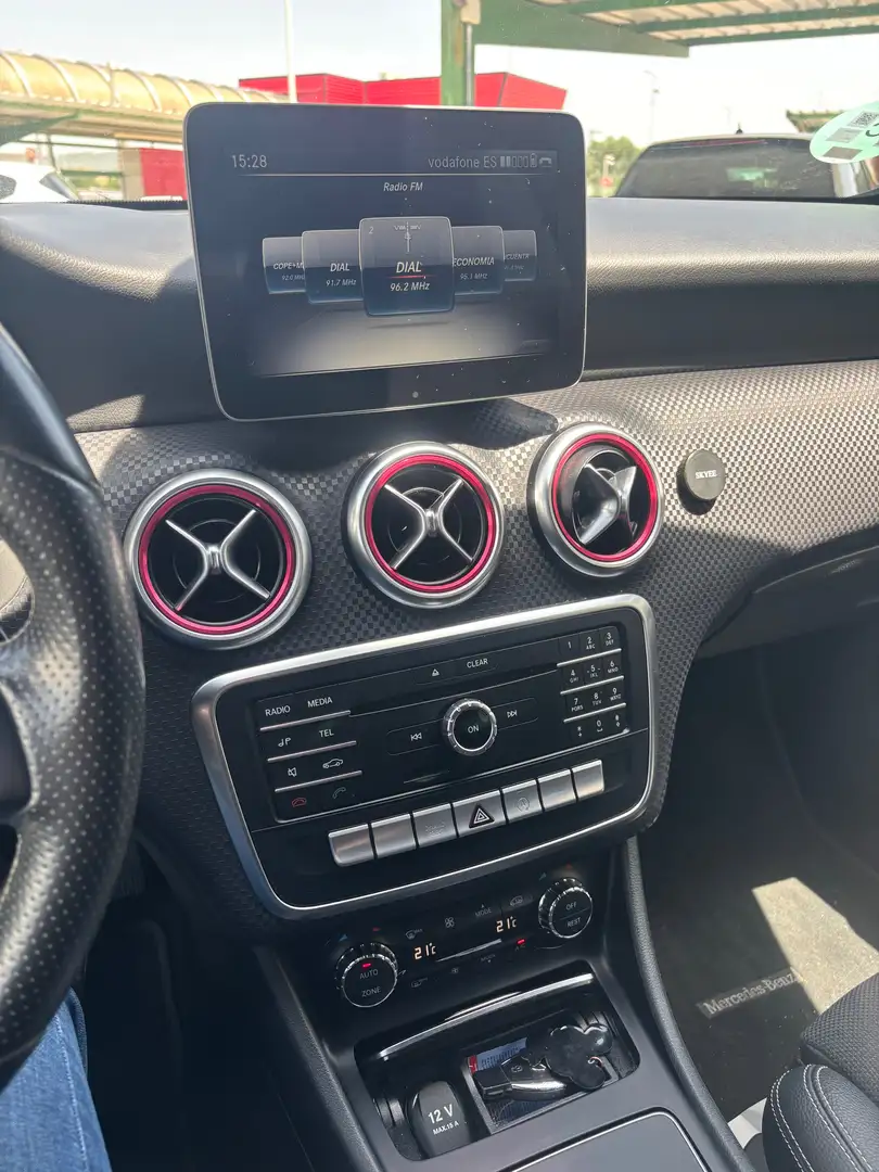 Mercedes-Benz A 200 A 200d 7G-DCT Rojo - 1