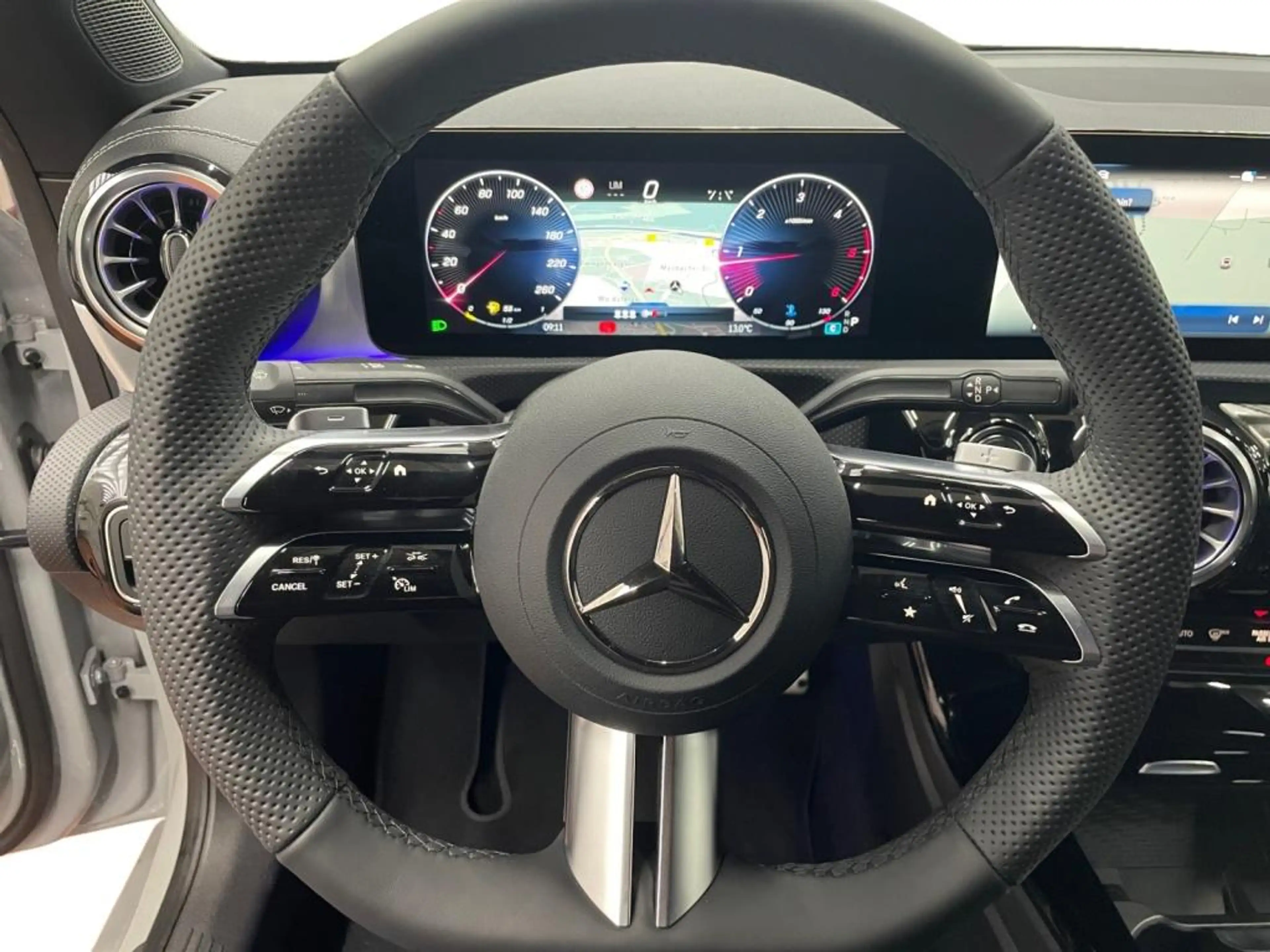 Mercedes-Benz CLA 220 d Coupe AMG+ILS+MBUX+MBeam+Night+AHK+Cam — photo 11
