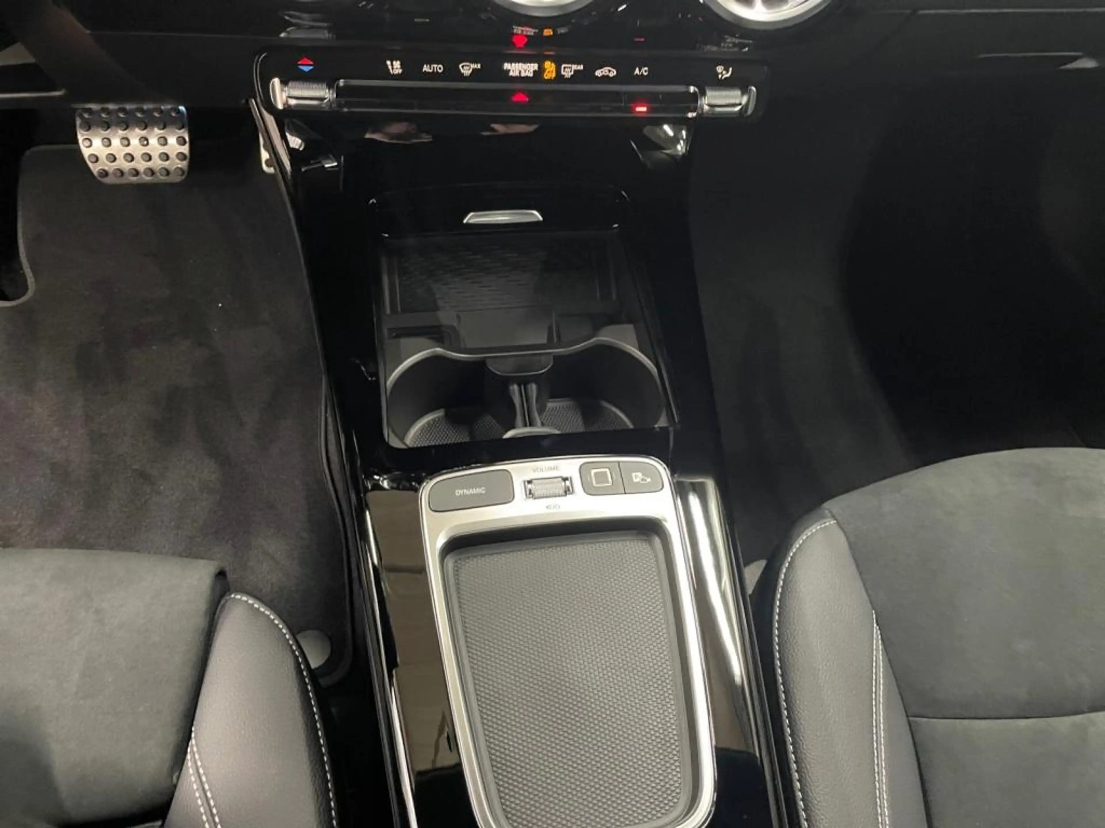 Mercedes-Benz CLA 220 d Coupe AMG+ILS+MBUX+MBeam+Night+AHK+Cam — photo 15