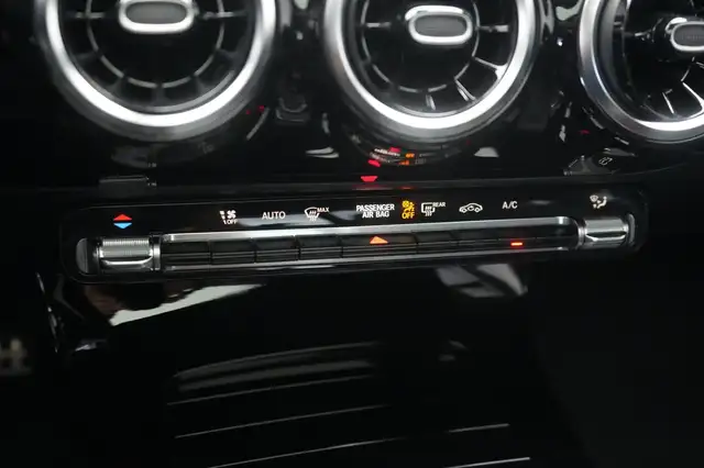 Mercedes-Benz Cla view 15