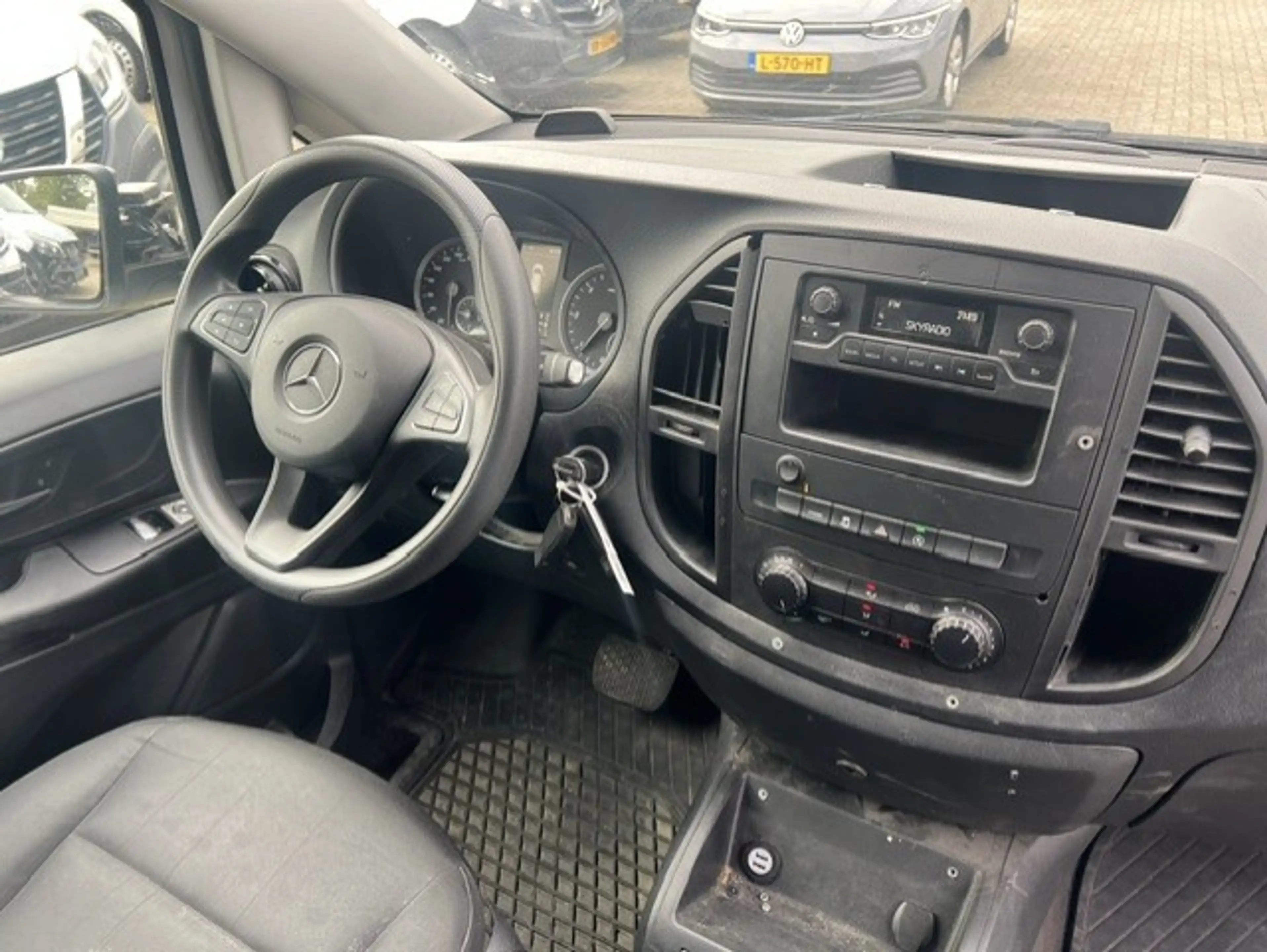 Mercedes-Benz Vito Tourer 116 CDI 120KW Lang AUT. PKW BRIEF 8P KLIMA — photo 7