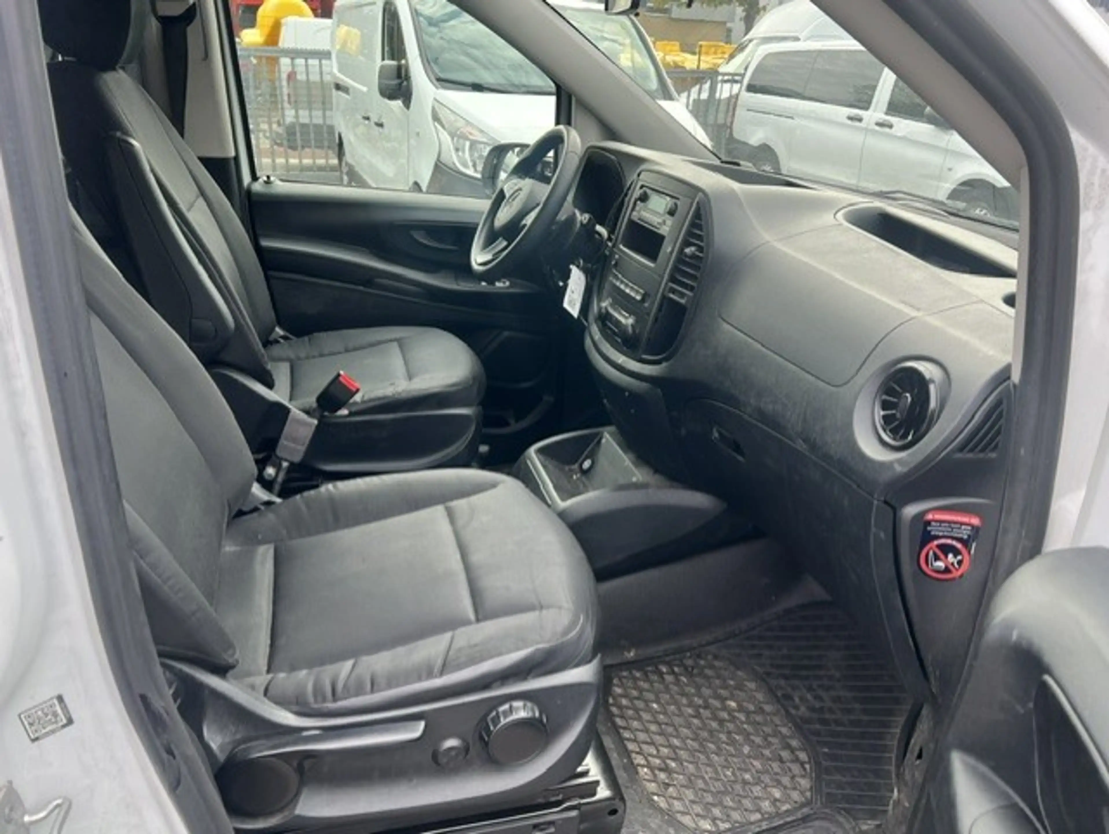 Mercedes-Benz Vito Tourer 116 CDI 120KW Lang AUT. PKW BRIEF 8P KLIMA — photo 6