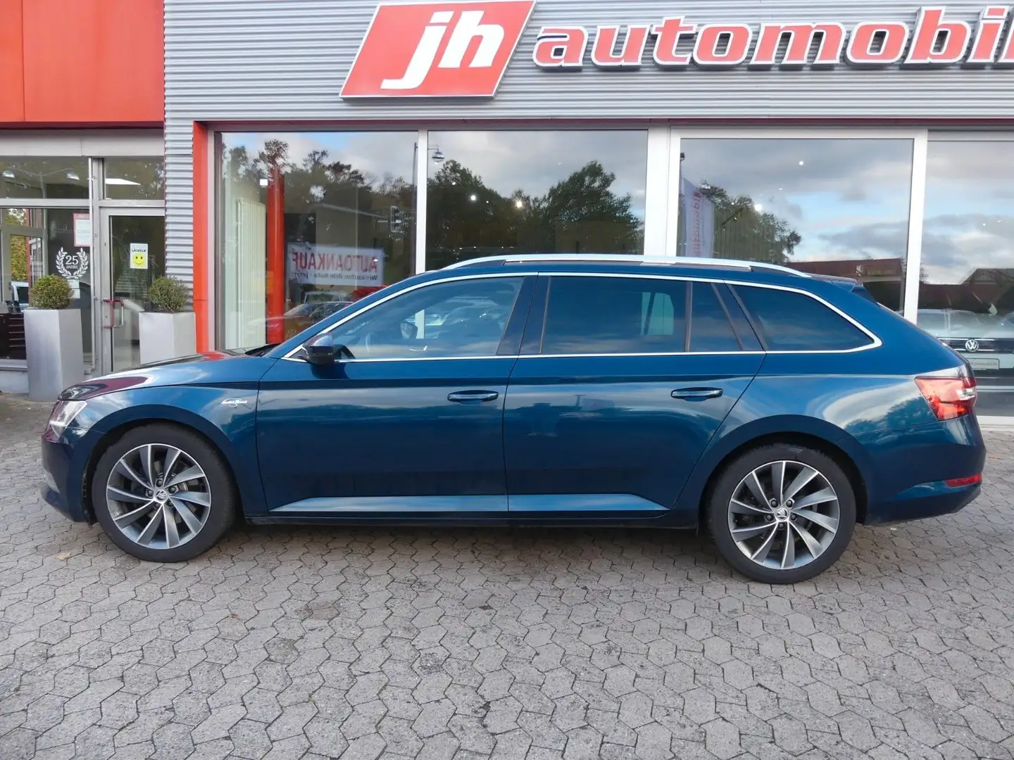Skoda Superb Combi L&K 4x4*Kamera*AHK*Leder*Xenon Blau - 2