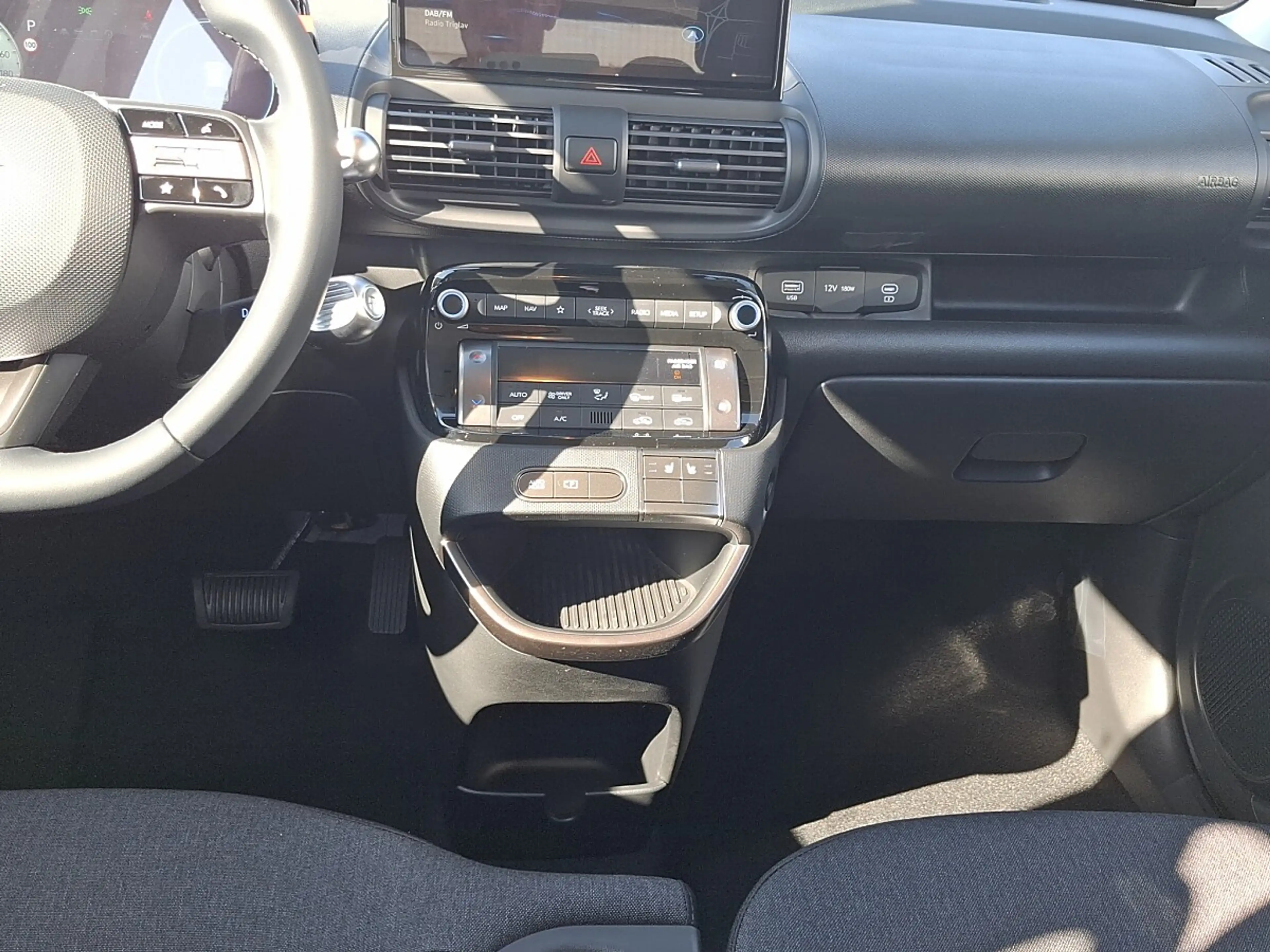 Hyundai Inster Elektro 49 kWh Smart Line Elektro 2WD — photo 8