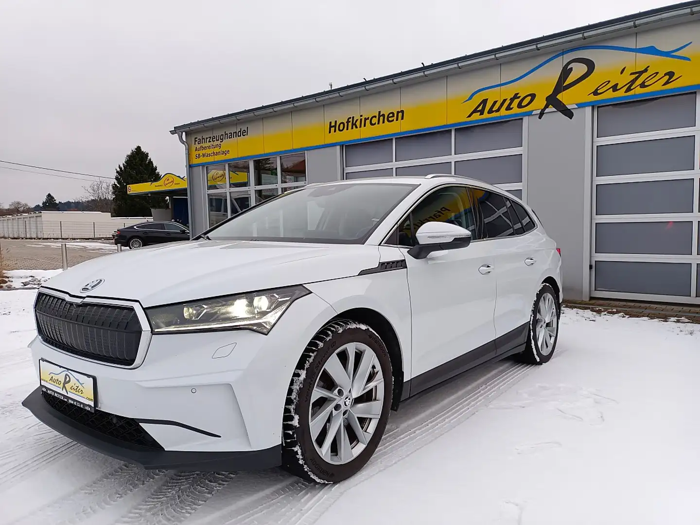 Skoda Enyaq iV 80 82kWh *Wärmepumpe*E-AHV*ACC*RFK*Matrix-LED Weiß - 1