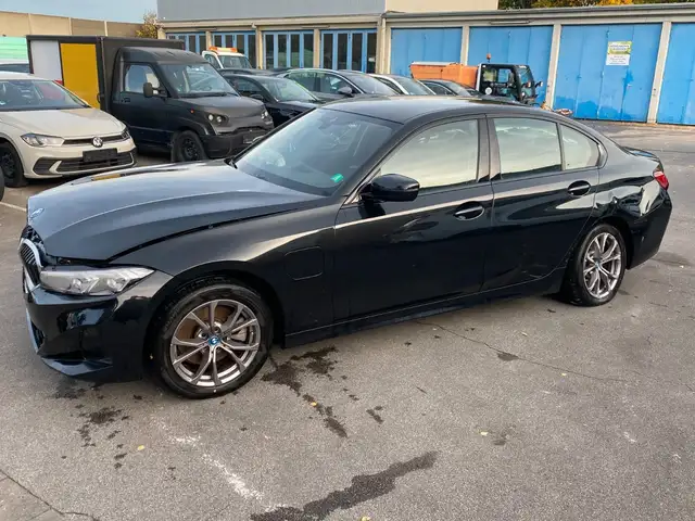 BMW 330 e *Navigation*Conn.Prof.*Shadow-Line*1.Hand*