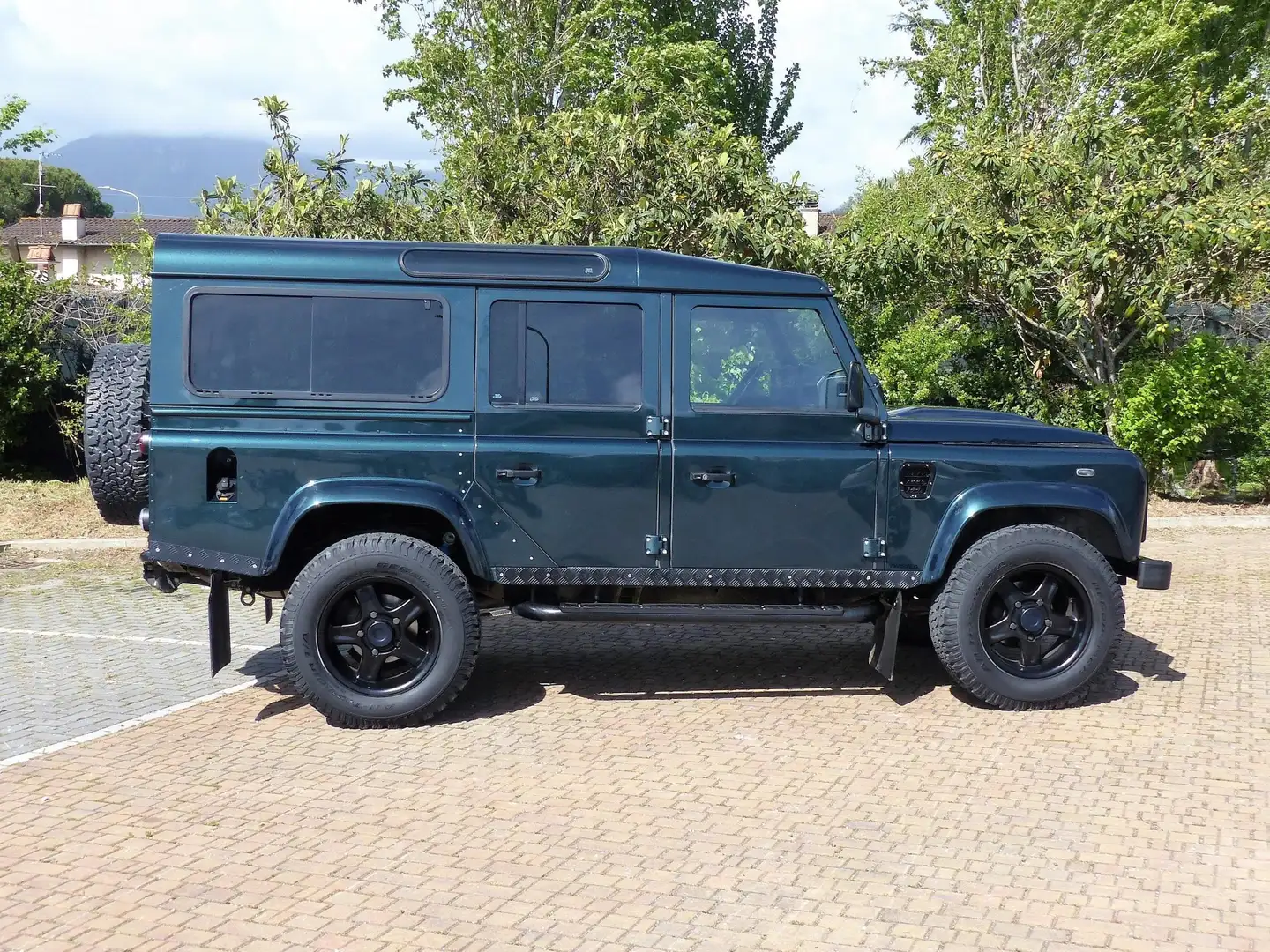 Land Rover Defender Defender 110 2.2 td SW Verde - 1