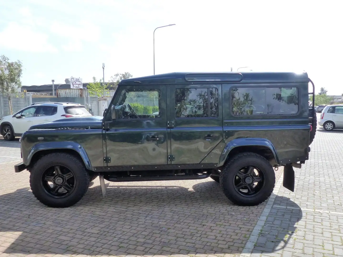 Land Rover Defender Defender 110 2.2 td SW Verde - 2