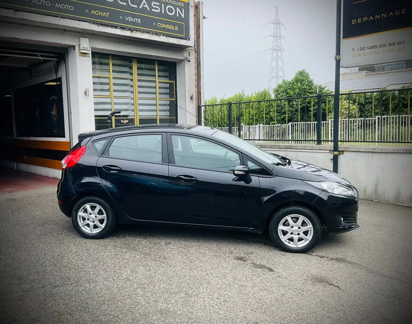 Ford Fiesta 1.0 EcoBoost Trend PRET Á IMMA OFFRE DU MOMENT Zwart - 2