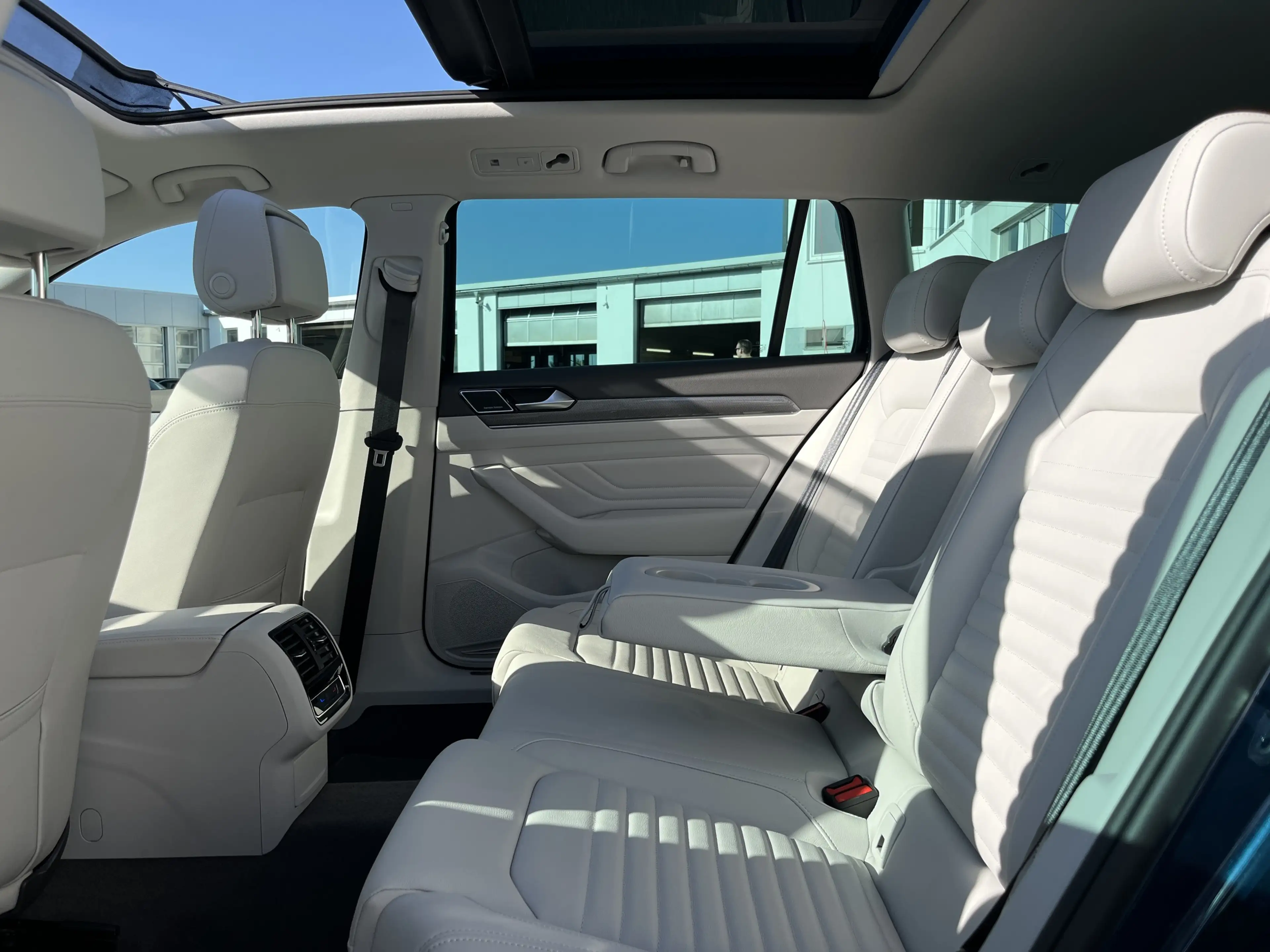 Volkswagen Passat Alltrack 2.0 TDI DSG 4Mo 1,99% Fin. AHK PANO LEDER Navi RFK — photo 15