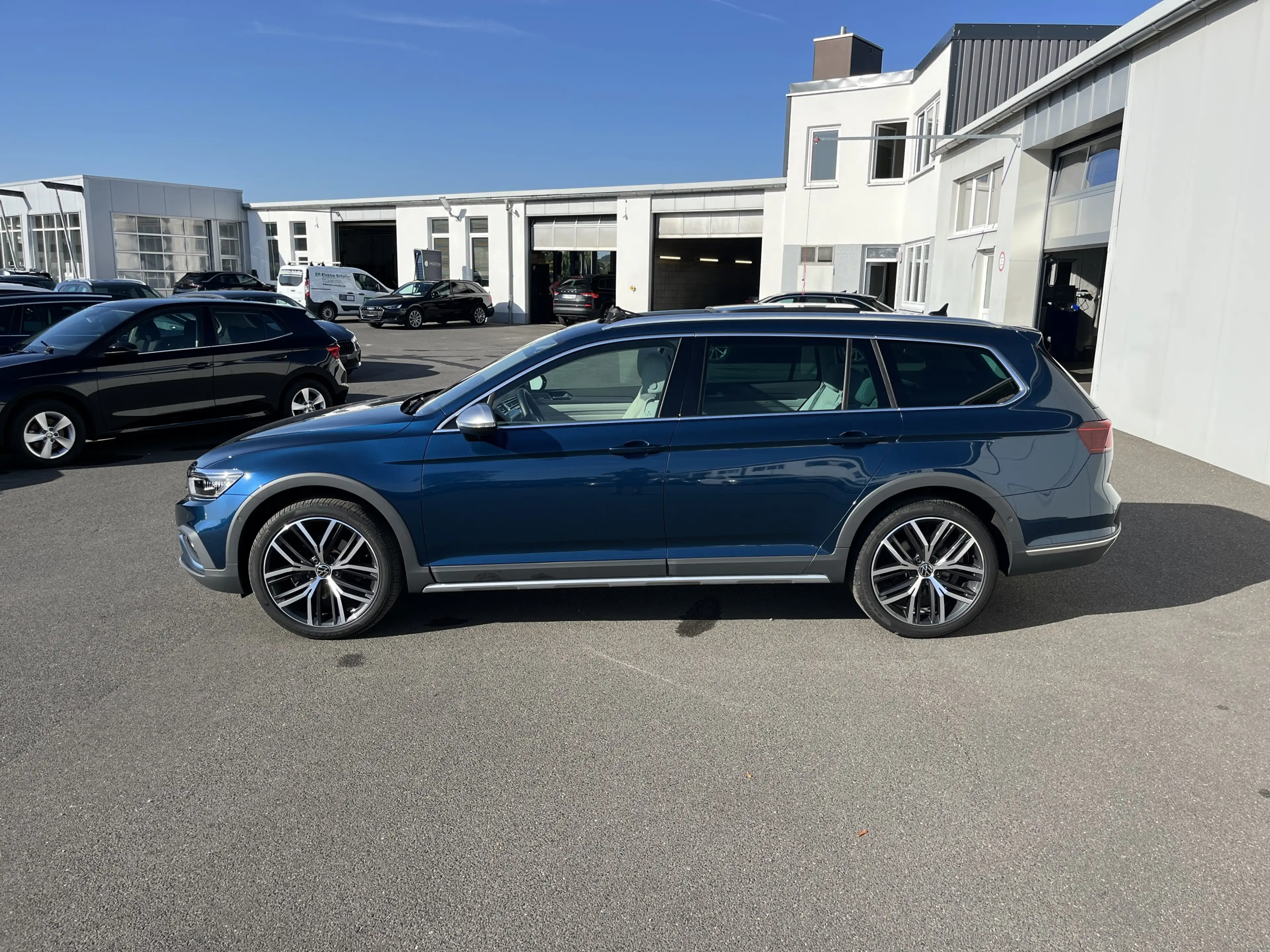 Volkswagen Passat Alltrack 2.0 TDI DSG 4Mo 1,99% Fin. AHK PANO LEDER Navi RFK — photo 2