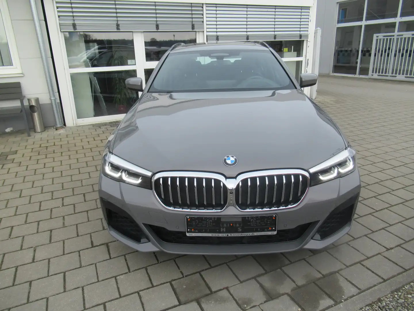 BMW 530 530d xDrive M Sport Standheizung ESSD ACC.Ext. Grau - 2