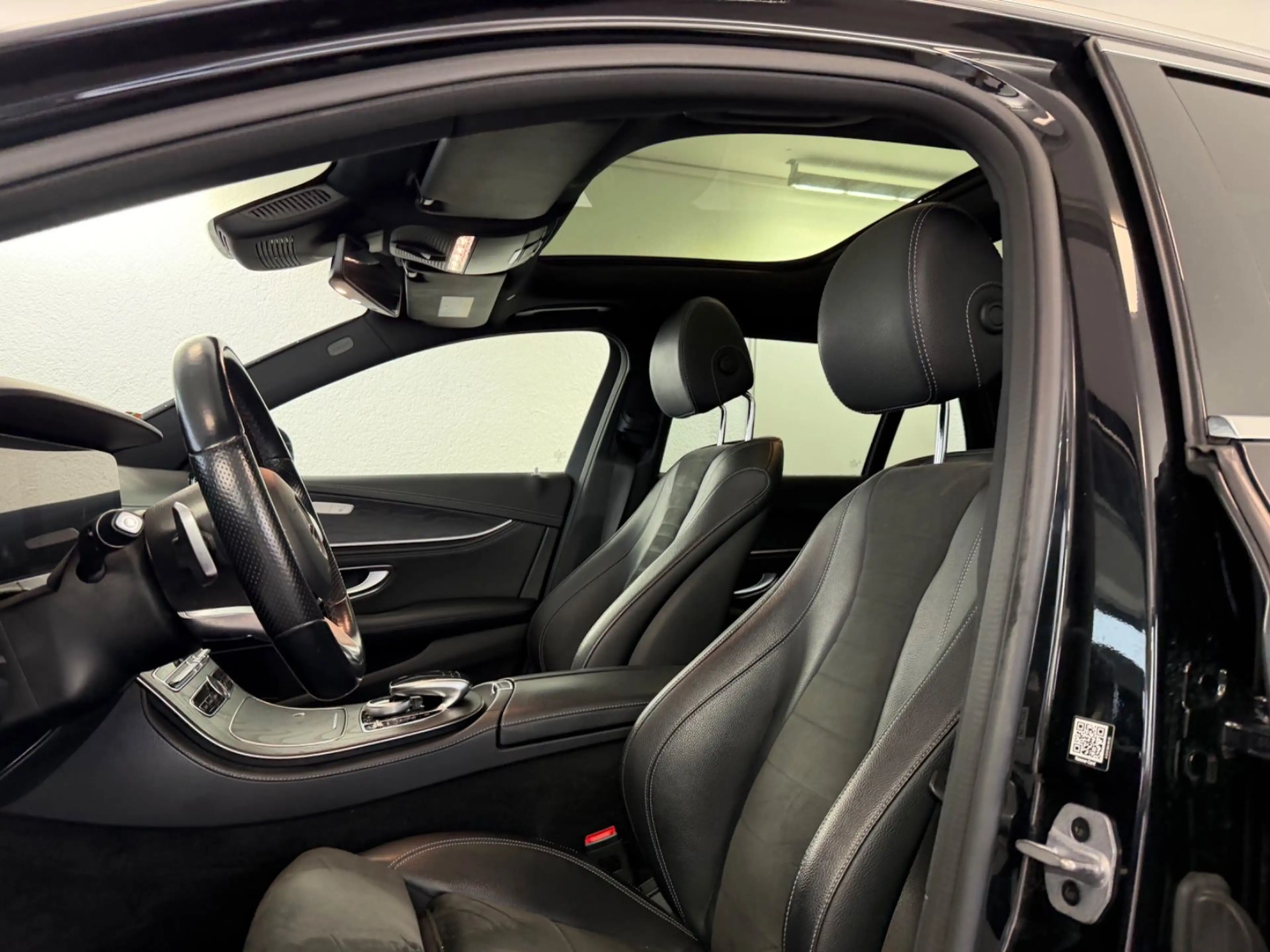 Mercedes-Benz E 220 d T 4M AMG | PANO | AHK | 360° | STANDHZG — photo 11