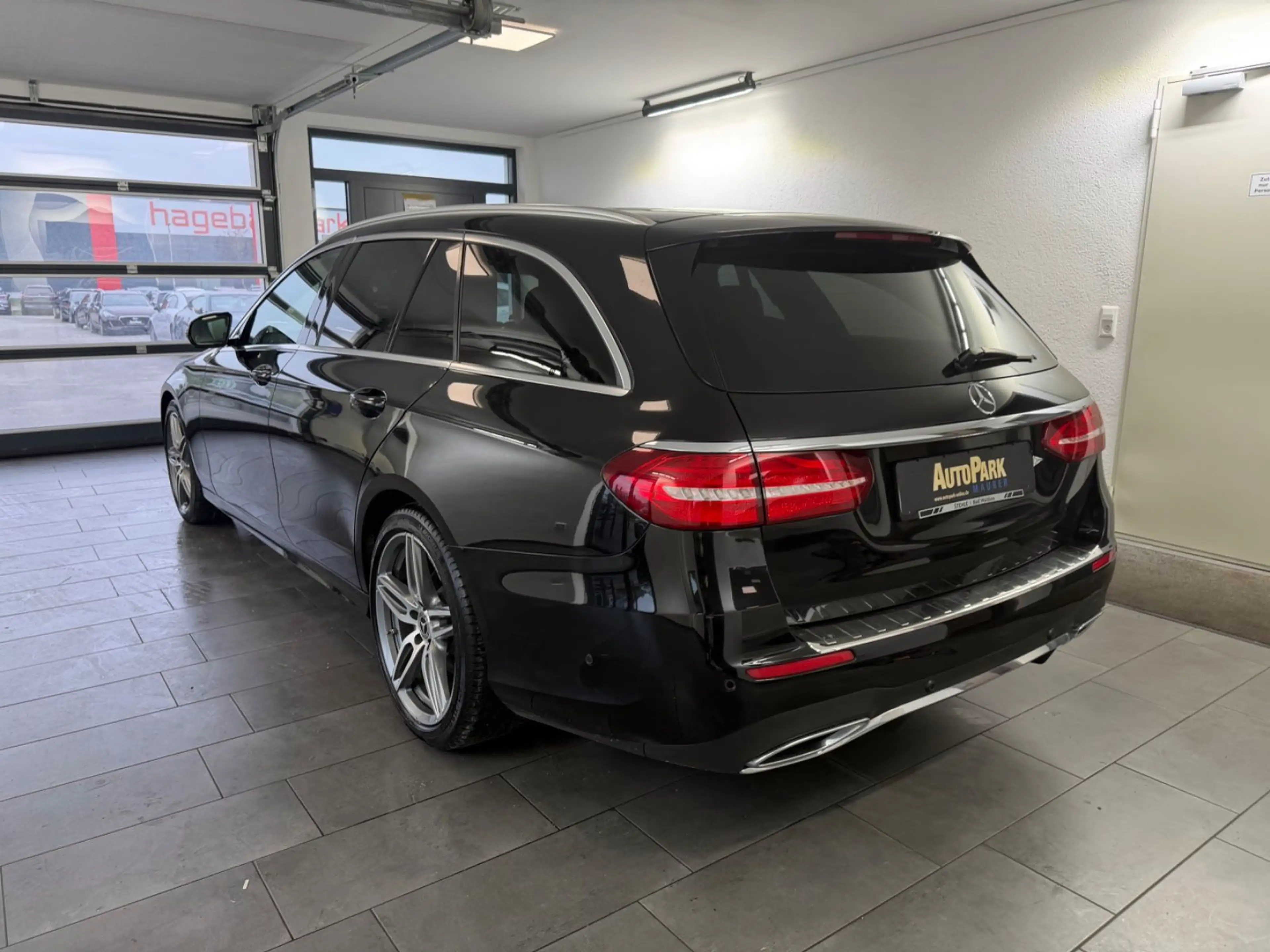 Mercedes-Benz E 220 d T 4M AMG | PANO | AHK | 360° | STANDHZG — photo 8