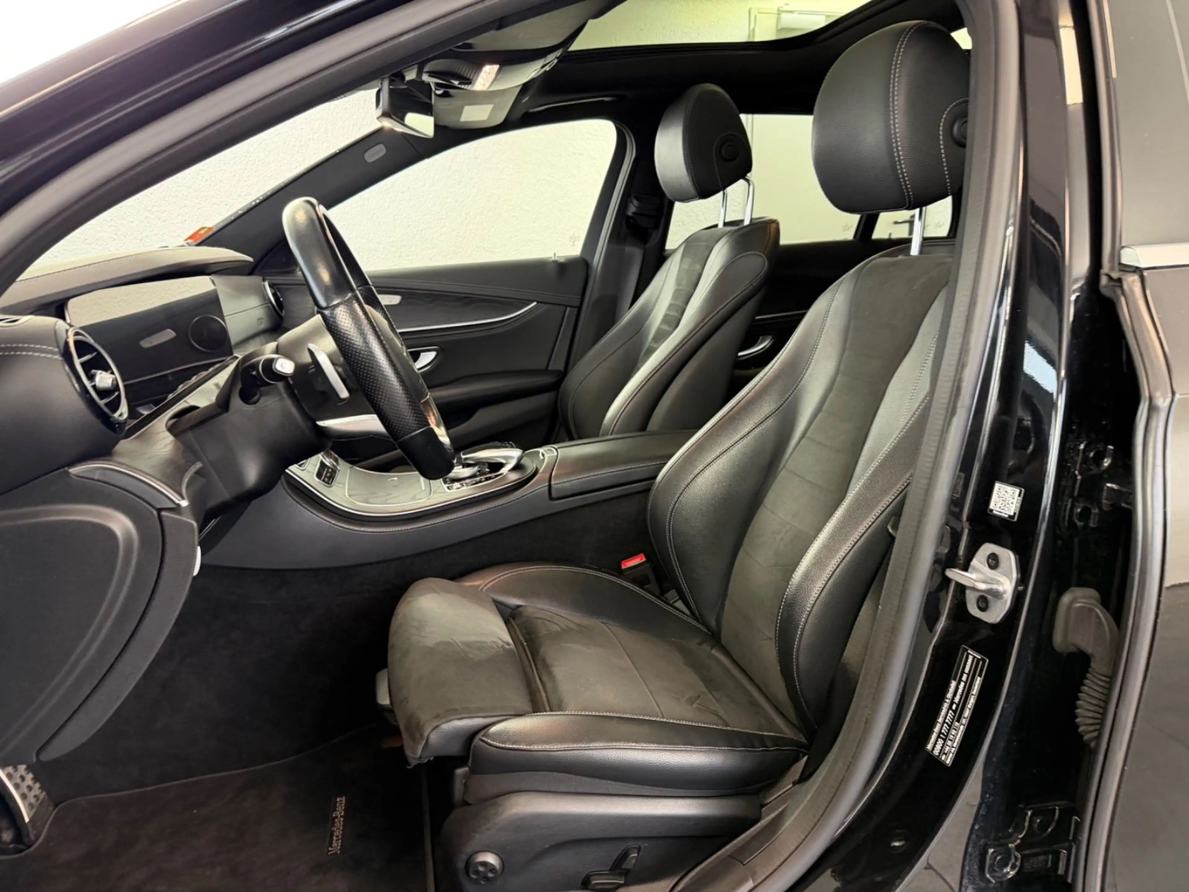 Mercedes-Benz E 220 d T 4M AMG | PANO | AHK | 360° | STANDHZG — photo 10