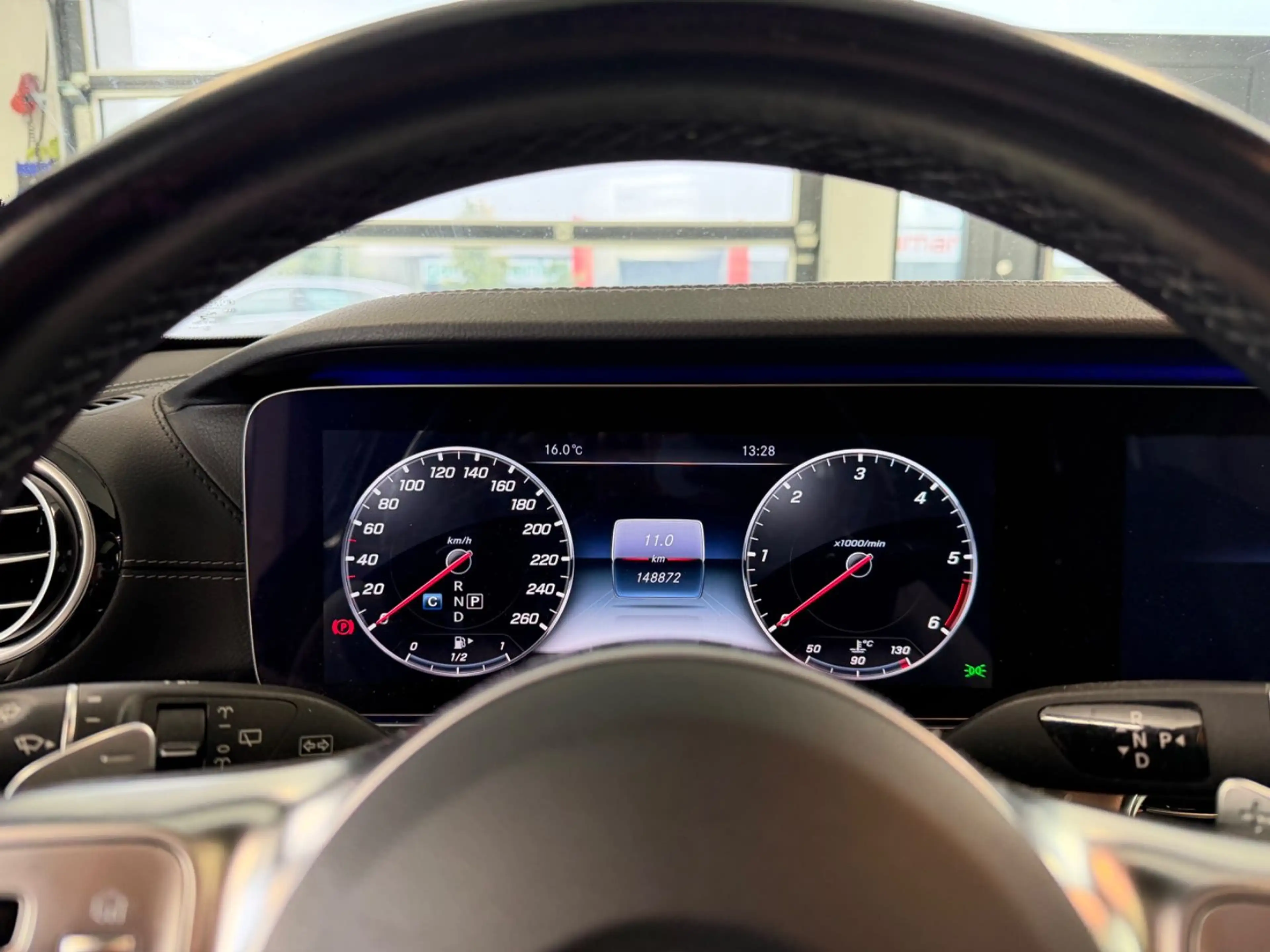 Mercedes-Benz E 220 d T 4M AMG | PANO | AHK | 360° | STANDHZG — photo 14