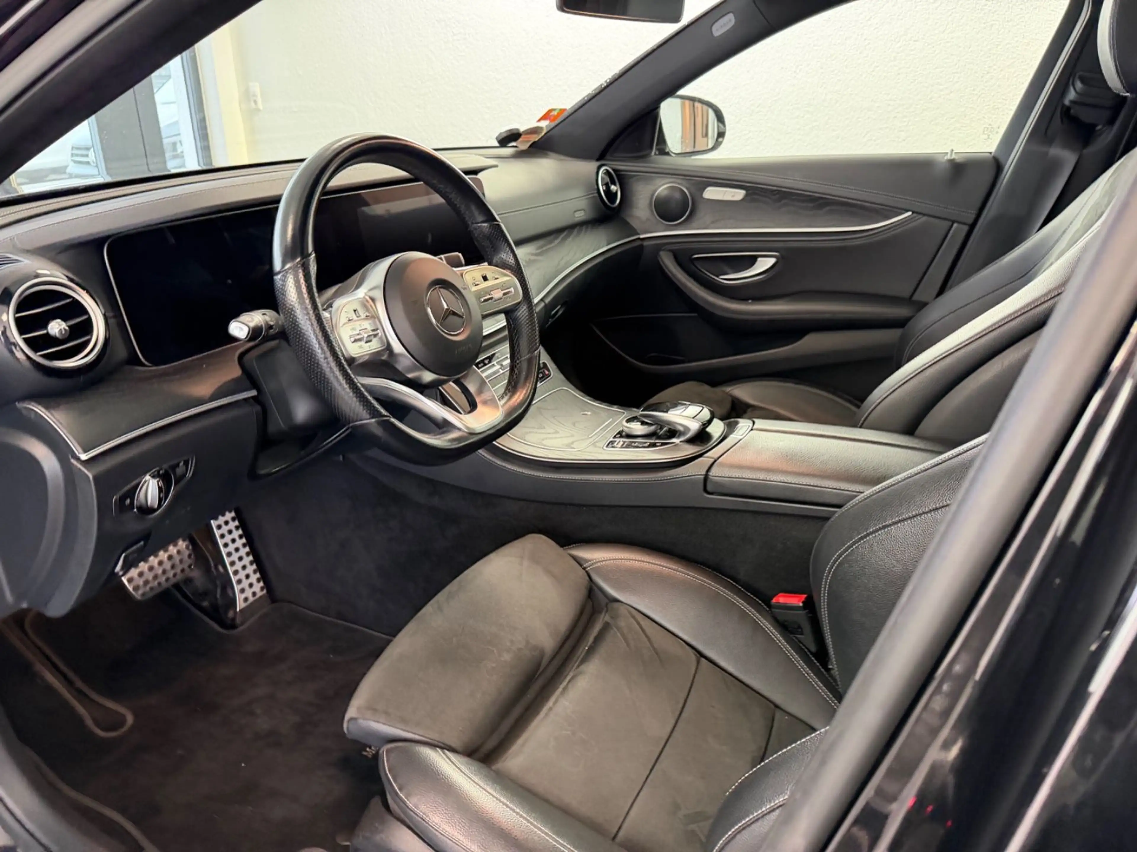 Mercedes-Benz E 220 d T 4M AMG | PANO | AHK | 360° | STANDHZG — photo 12
