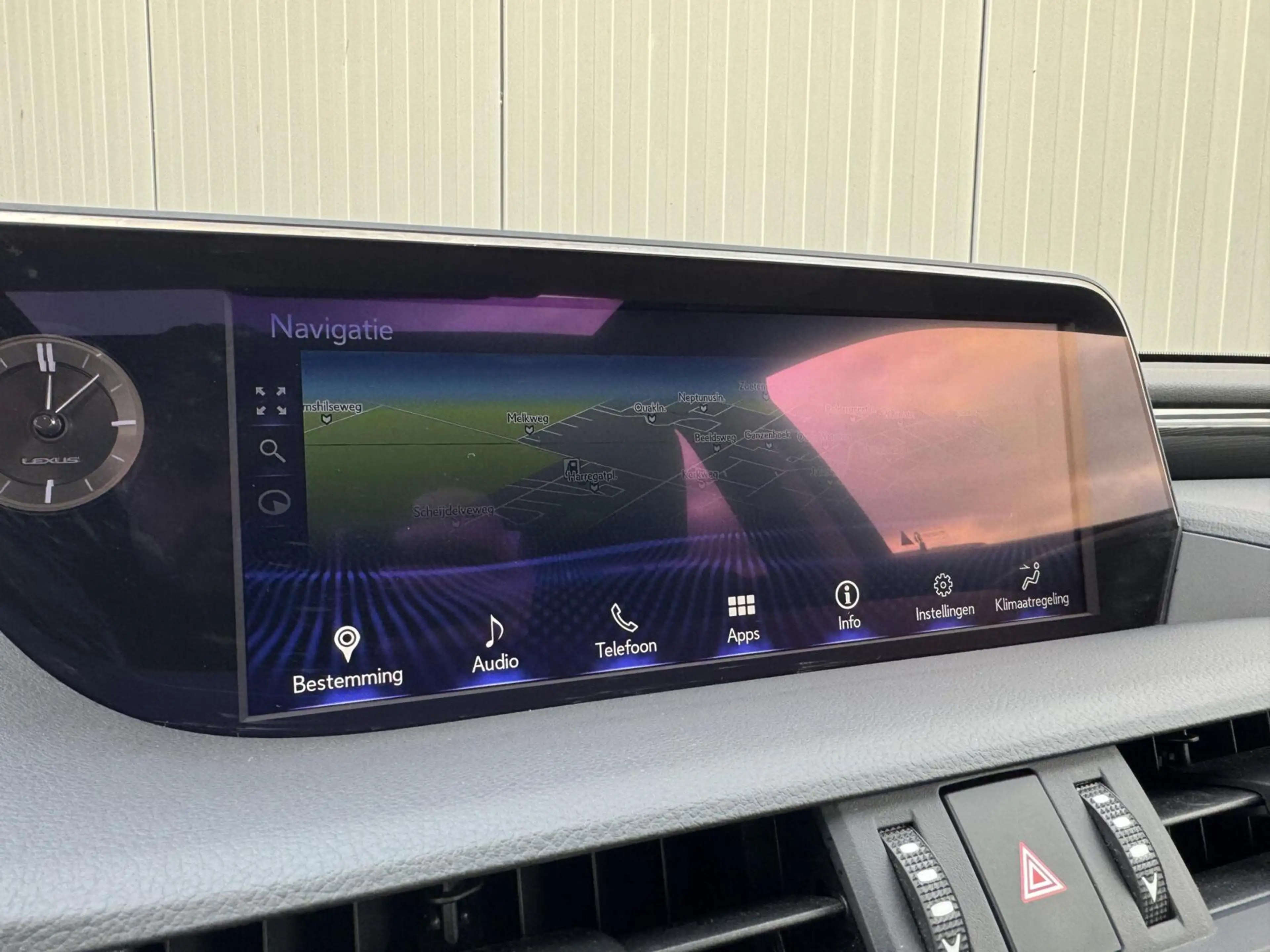 Lexus ES 300 300h Preference Line Business|NL-Auto — photo 23