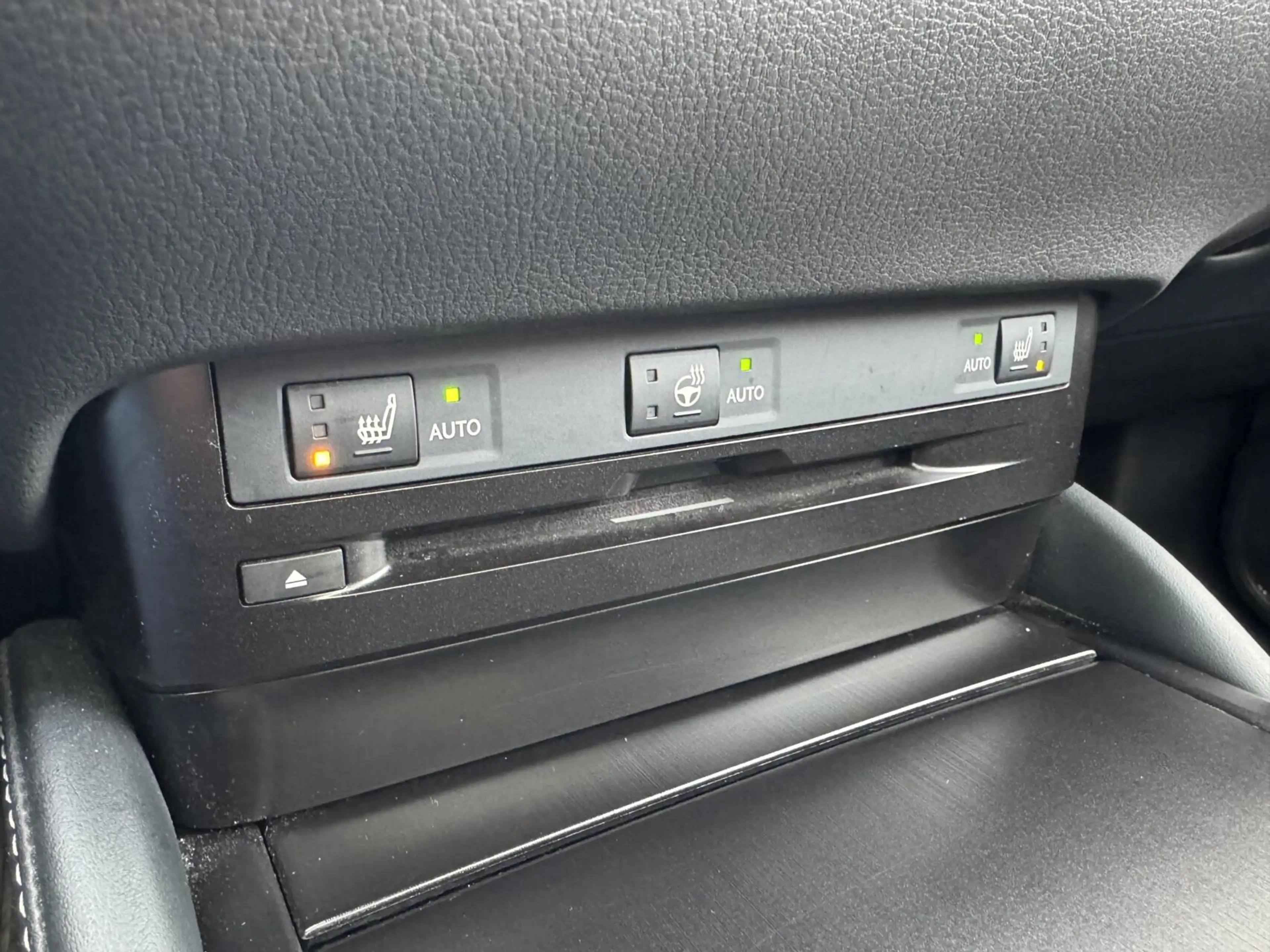Lexus ES 300 300h Preference Line Business|NL-Auto — photo 10